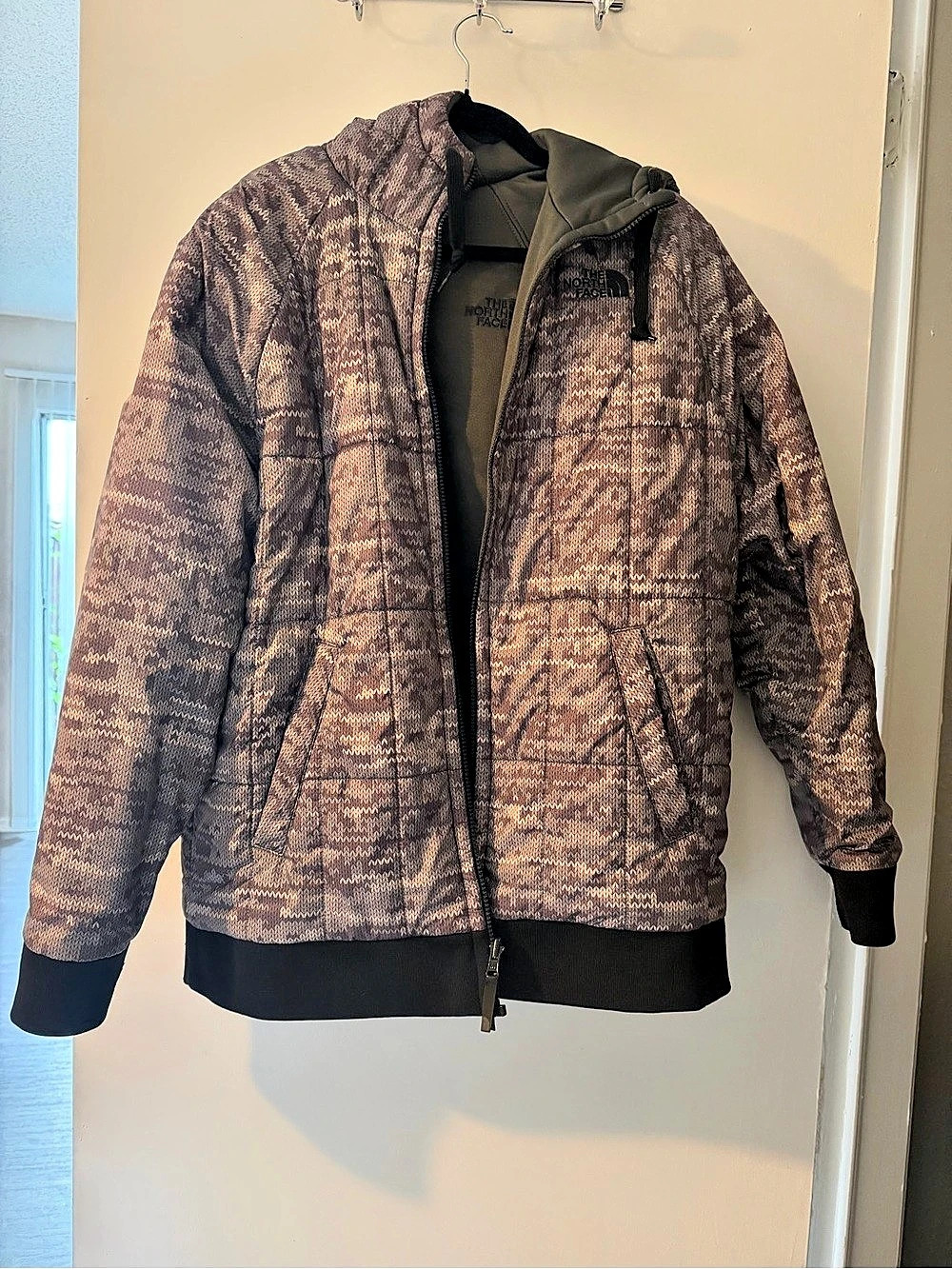 The North Face Geometric Puffer Jacket in Brown & Gray Size Large Like New